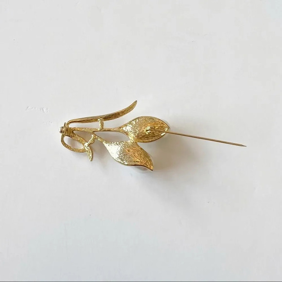 Vintage Costume Brooch‎ Double Pearl Lily Rhinestones Goldtone Pin Floral 80s - Picture 6 of 6